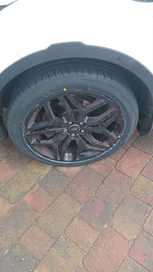 Land Rover mobile tyre replacement completed at customer location