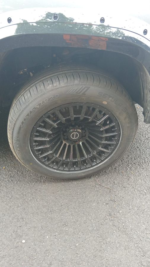 Range Rover premium tyre fitting completed by mobile tyre fitter in Scotland